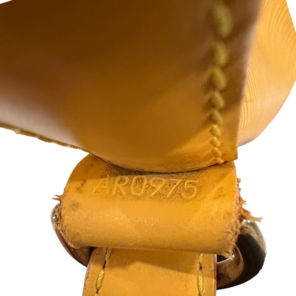 Louis Vuitton Epi Leather Noe Bucket Bag - Picture 7 of 10